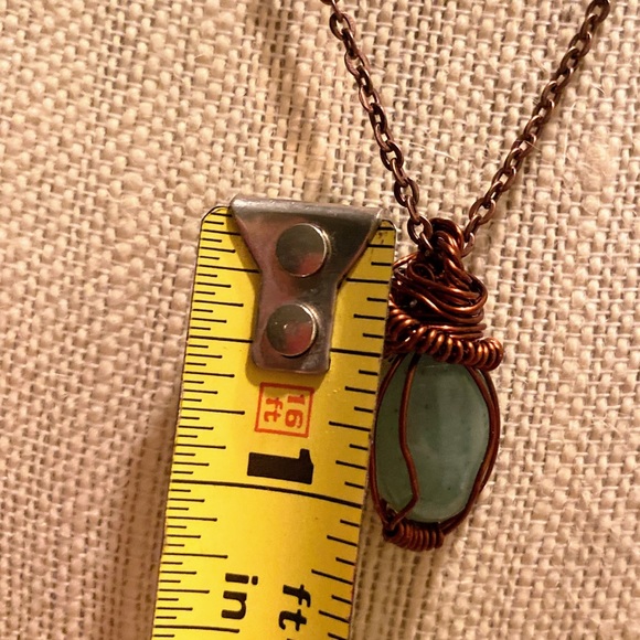 Green aventurine gemstone wirewrapped pendant necklace - Picture 4 of 8